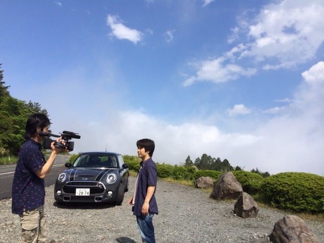 青空と車と長田さん