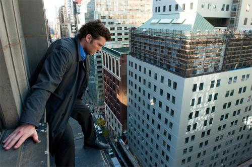 高所恐怖症のサム・ワーシントン、地上60mの“崖っぷち”で恐怖体験