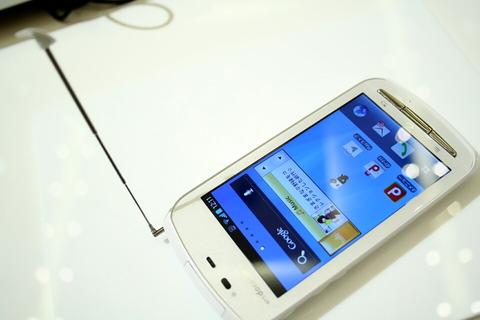 NTTドコモ、超安価スマホ「ARROWS Me F-11D」の発売日を8月15日に正式決定