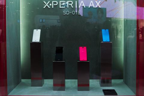 【CEATEC JAPAN 2012】NTTドコモブース、最新Xperiaシリーズの冬モデル「Xperia AX SO-01E」を先行展示!カラバリは4色展開