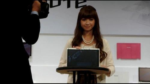 何と!PC起動中でもバッテリー交換できる!【動画で見る新型Let′snote AXシリーズ】