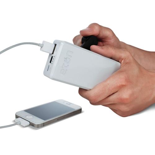イザとなったら手動発電! 手動で充電できる発電機内蔵のモバイルバッテリー