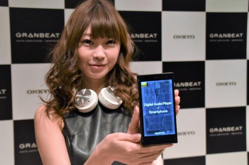 オンキヨーがSIMフリーのハイレゾ対応スマートフォンを発表　2月下旬発売で8万4800円