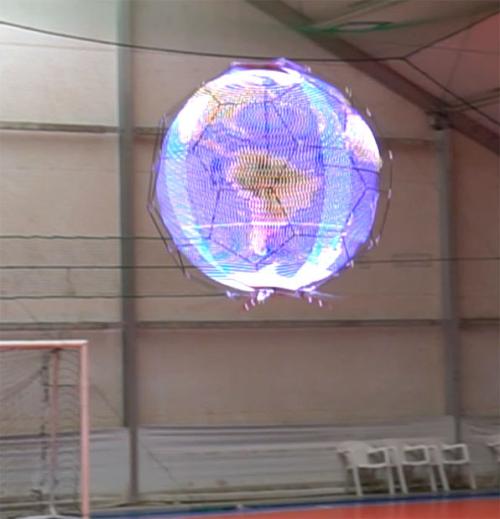 近未来的！世界初『浮遊球体ドローンディスプレイ』をドコモが開発