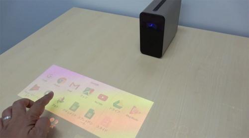 【動画】テーブルや壁がタブレットになるスマートプロジェクター『Xperia Touch』は音声アシスタント端末としても活躍しそう