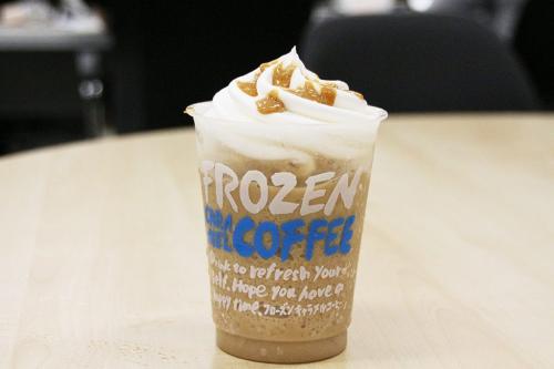 【コンビニアイス全レビュー】かき氷とカフェドリンクが一度に楽しめるよ！　ローソン『マチカフェフローズン　キャラメルコーヒー』