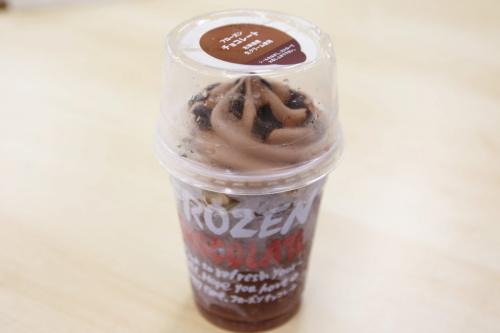 【コンビニアイス全レビュー】ローソン『マチカフェフローズン　チョコレート』 お腹も大満足でコスパも最強なフローズンドリンク