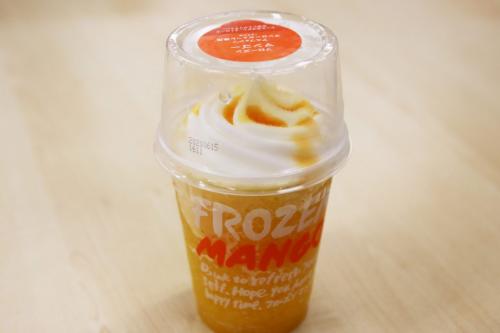 【コンビニアイス全レビュー】ローソン『マチカフェフローズン　マンゴー』 杏仁アイスとパッションフルーツのソースが絶品