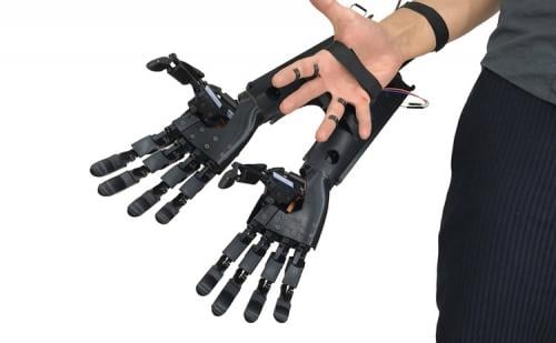 片手で両手分の作業が可能な『Youbionic Double Hand』　Augmented Human（人間拡張）に特化したイタリアのスタートアップが開発　