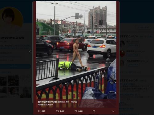 中国でターミネーターが目撃されて大騒ぎ！　男性が全裸で路上を歩く画像が『Twitter』に投稿される