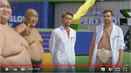 モノホンの元力士が出演　The Slow Mo Guysの“相撲のスローモーション動画”