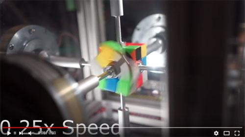 MITがルービックキューブを0.38秒の世界最速記録で解くロボットを開発