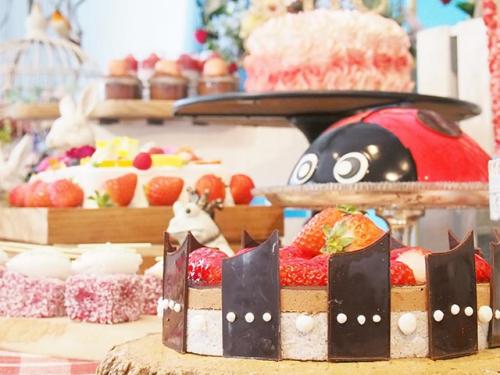 てんとう虫のケーキ＆ストロベリーシフォンケーキがインスタ映え抜群！　ヒルトン東京お台場で「いちごに恋するガーデンパーティー」開催中