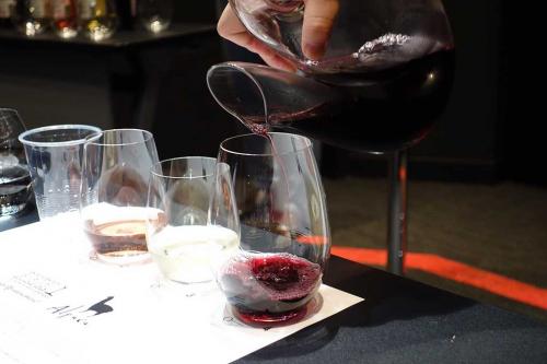 ワイングラスで変化！　カジュアルワイン『アルパカ』が高級ワインに　テイスティング体験会へ行ってみた