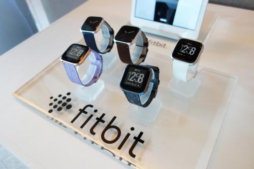 Fitbitの新スマートウォッチ『Fitbit Versa』は6月15日発売　発表会では子供向けの活動量計『Fitbit Ace』も発表