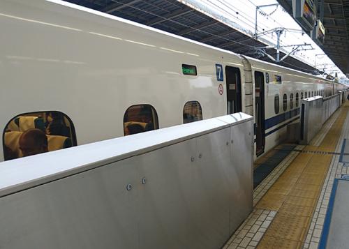 東海道新幹線殺傷事件発生によりクローズアップ　シートの座面は簡単に外せて護身に有効　