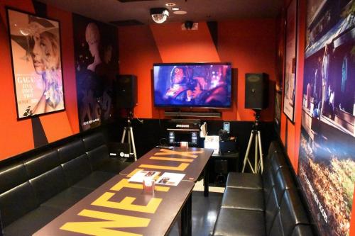 4K映像＆Dolby Atmos音声で『Netflix』を楽しめるカラオケ店に行ってきた　→歌わずに帰ってきた！