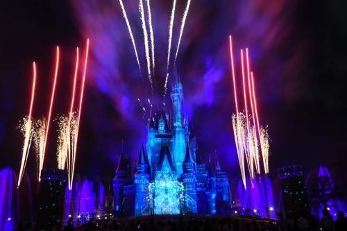 シンデレラ城のショーをライブ配信！「Celebrate! Tokyo Disneyland」を自宅でまったり：東京ディズニーリゾート通信