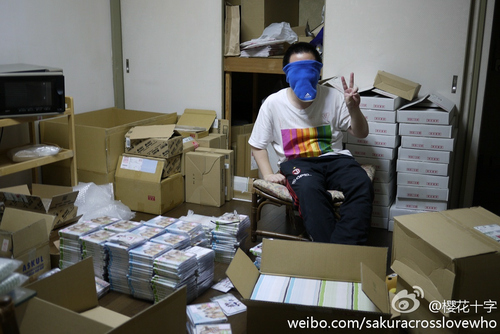 AKB48ファンが1人で投票権付きCDを5500枚約885万円分を購入 しかし全て ...