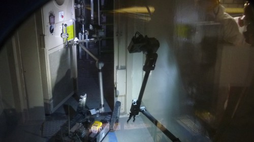３号機原子炉建屋に突入するロボットの写真