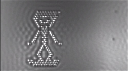 原子を動かして制作したギネス記録の極小アニメがスゴい！　IBMが制作した『A Boy and His Atom』
