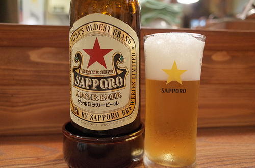 最初の1杯は日本酒で、という乾杯条例を24自治体が制定。でもビールはゴクゴク飲めて、つまみが大ざっぱでいいからこそ１杯めに飲むのです。