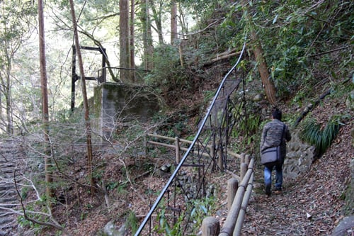 氷川小橋から歩いて2分ほどの距離