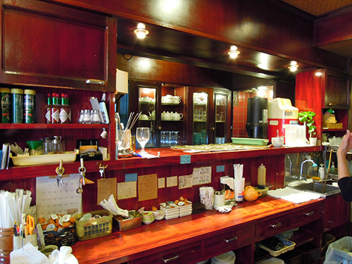 横浜でおいしいナポリタンが食べられる老舗の喫茶店はどこ？