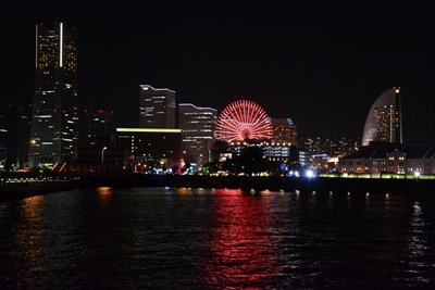 横浜ならでは、海を彩るきれいな夜景スポットはどこ？