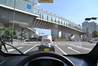 電気自動車のカーシェアリング実験“チョイモビ”に1台だけ“青”がある！　レアな「ラッキーモビちゃん」を探せ！