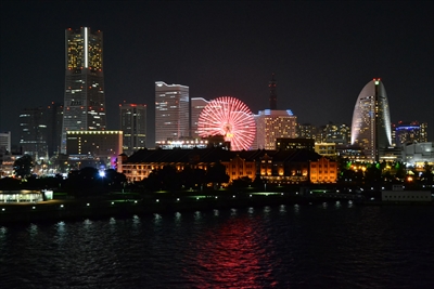 横浜ならでは、海を彩るきれいな夜景スポットはどこ？