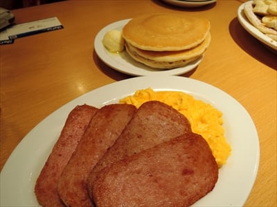 パンケーキ激戦区、山下町の人気店3店舗をライター・山崎が食べ歩き！