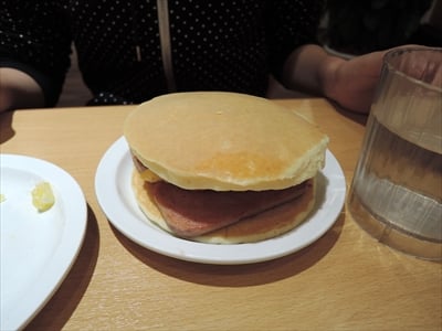 パンケーキ激戦区、山下町の人気店3店舗をライター・山崎が食べ歩き！