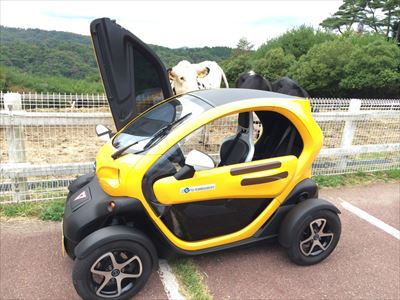 電気自動車のカーシェアリング実験“チョイモビ”に1台だけ“青”がある！　レアな「ラッキーモビちゃん」を探せ！