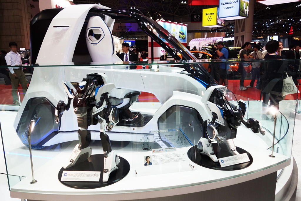 【東京モーターショー2015】河森正治とコラボ　トヨタ車体がパーソナルモビリティ『COMS CONNECT』のロボット変形コンセプトモデルを出展