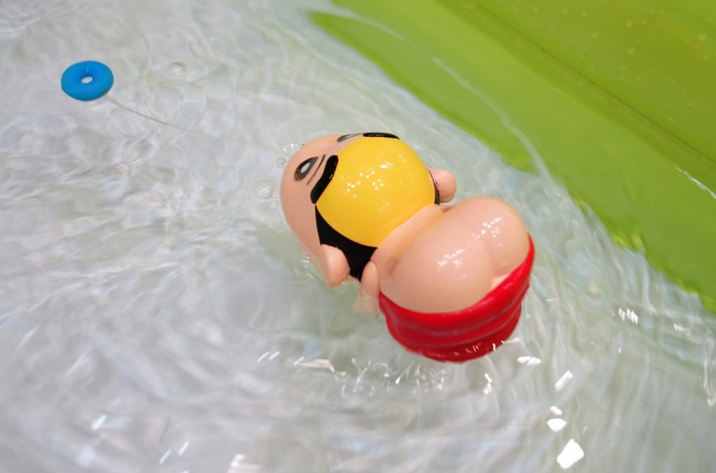 【東京おもちゃショー2016】『クレヨンしんちゃん』25周年を記念して“ケツだけ星人”が泳ぐおもちゃ登場