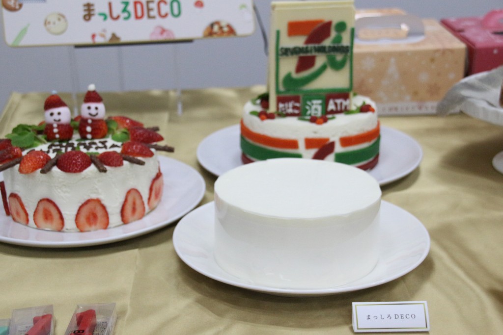 自分でデコるトッピングゼロの まっしろケーキ も登場 セブン イレブンのクリスマスケーキ ガジェット通信 Getnews
