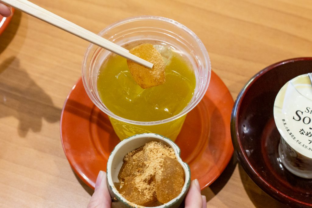 緑茶 わらび餅で再現 くら寿司で自作タピオカミルクティーを作る裏ワザ方法 ガジェット通信 Getnews