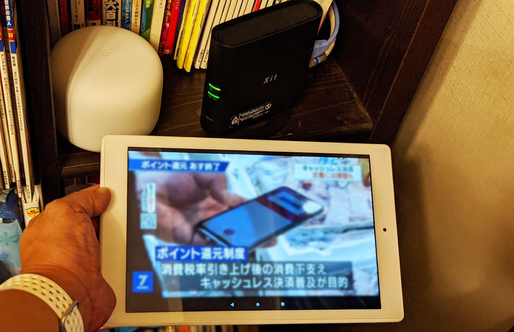 Pc スマホ Fireタブレットから地デジを視聴できるピクセラ Xit Airbox Lite レビュー お手軽に テレビ を観る場所 から自由になれるワイヤレステレビチューナー ニフティニュース