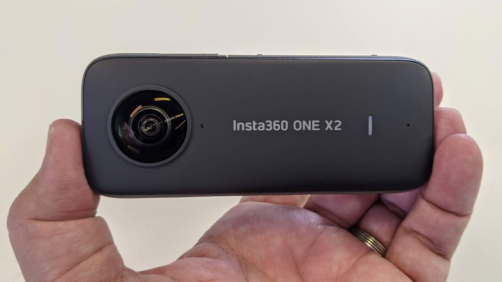 Insta360がポケットサイズの360°カメラ「Insta360 ONE X2」を発表 プレビュー可能なタッチスクリーン搭載で防水対応に
