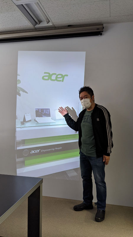 Acerが縦動画を大きく投影できるモバイルプロジェクター「C250i」の