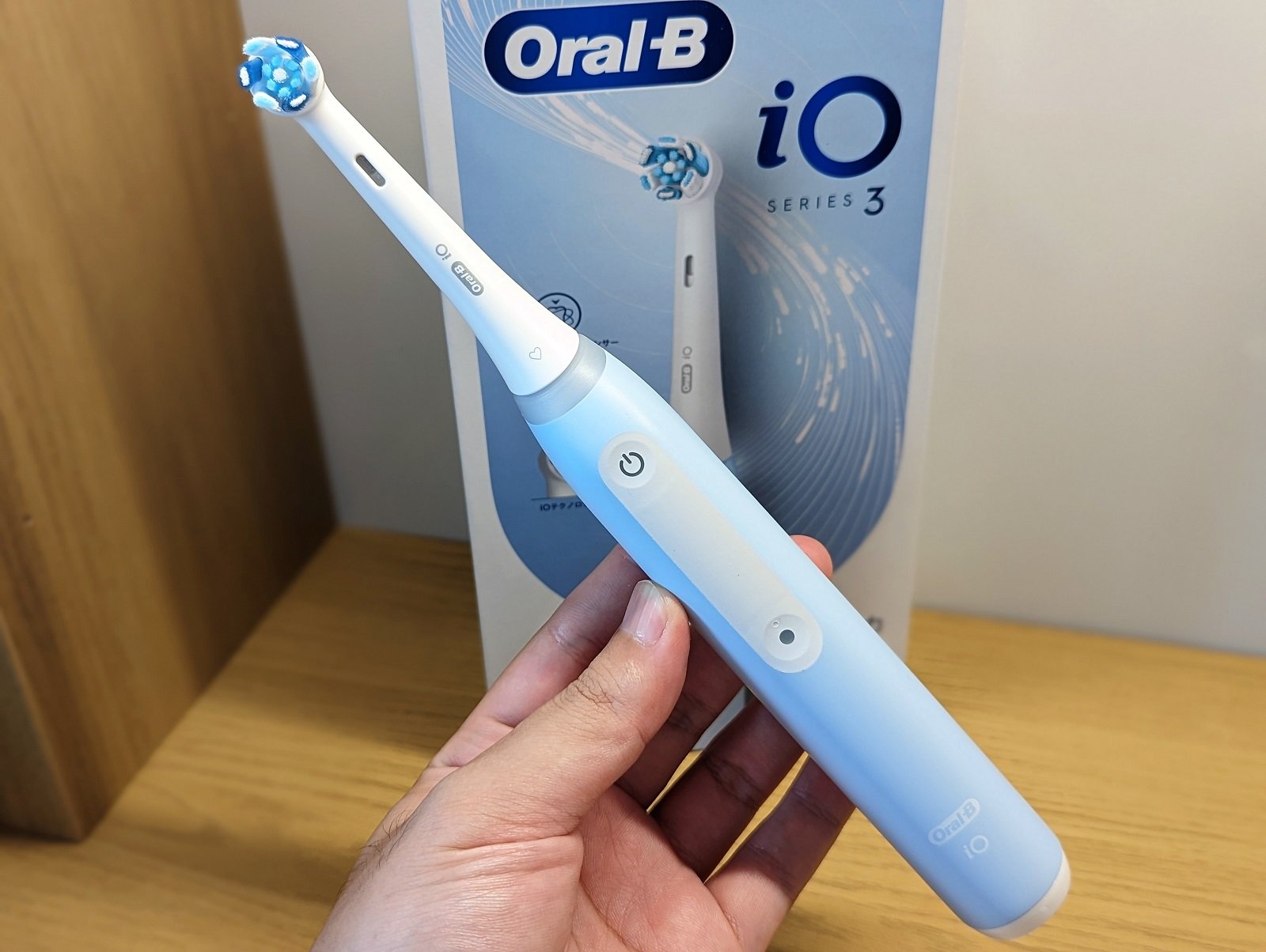 Oral−B D1004132WT WHITE 電動歯ブラシ - ボディ・フェイスケア
