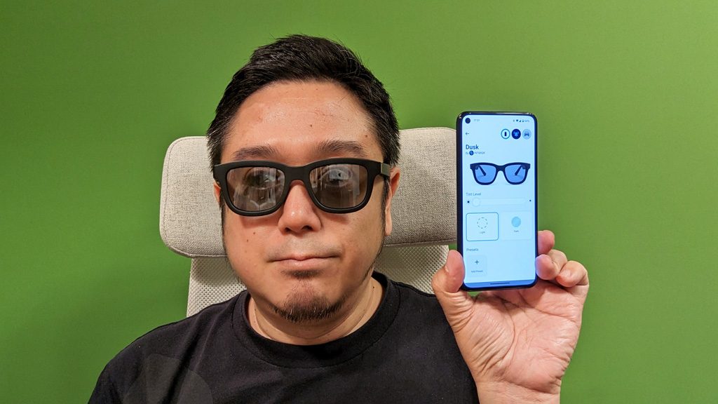 スマホアプリからレンズ濃度が調節できるAmpereのスマートサングラス