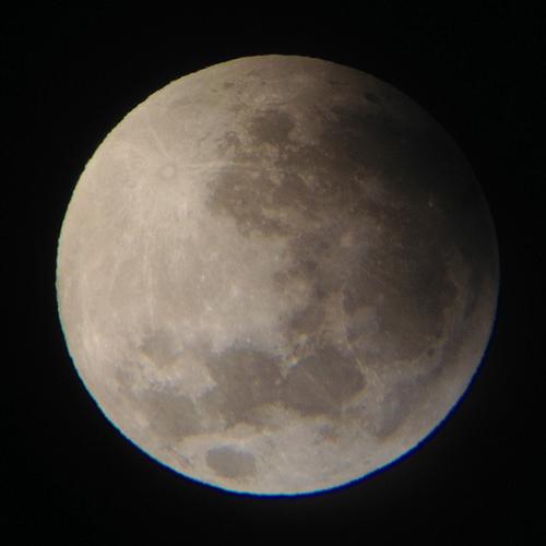 皆既月食！　天体望遠鏡に『iPhone』を取りつけて撮影したリアルタイム中継の一部始終