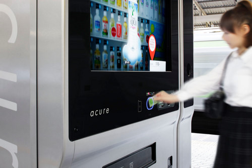 品川駅ホームにある次世代自動販売機