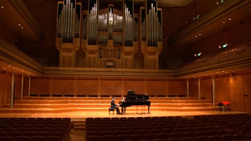 宮崎『アイザックホール』にて桑田真澄さんのピアノ演奏収録風景