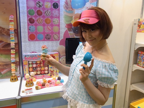 【東京おもちゃショー2011】リアルとアプリで楽しむ積みゲー『アイスクリームタワー』