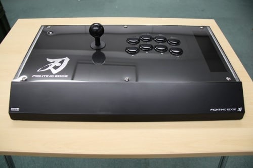 TEAM HORI sako氏完全監修 HORIの新作アーケードスティック