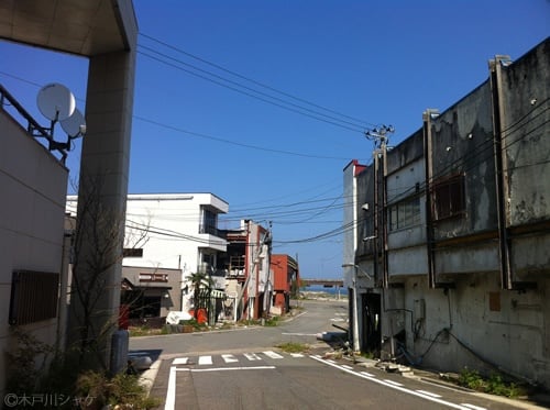 JR富岡駅に通じる道路