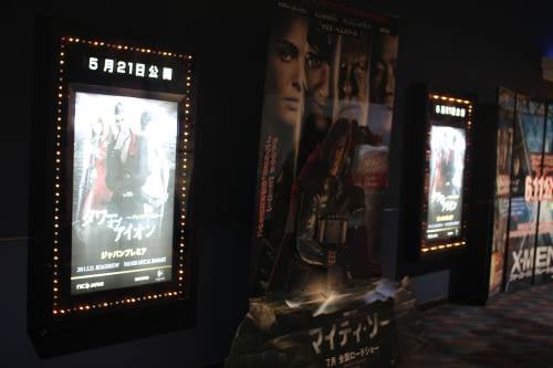 映画館内にさりげなくポスターが